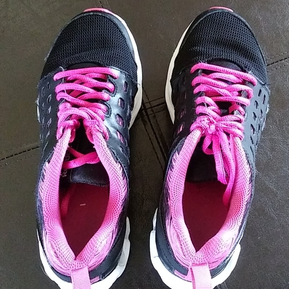 Youth Reeboks - Picture 2 of 4